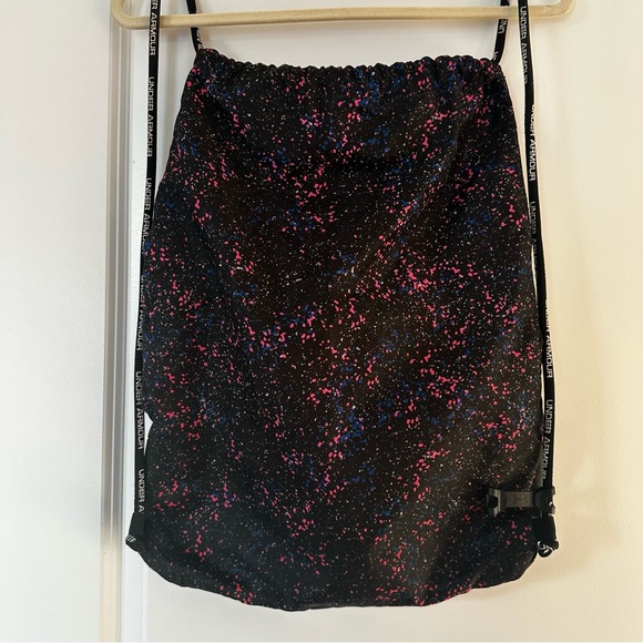 Under Armour Sackpack Cinch Gym Bag Black Pink Blue Splatter Print - Picture 7 of 10